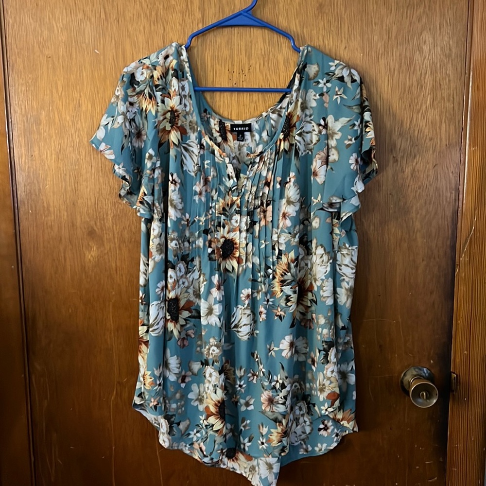 Torrid short sleeve floral top